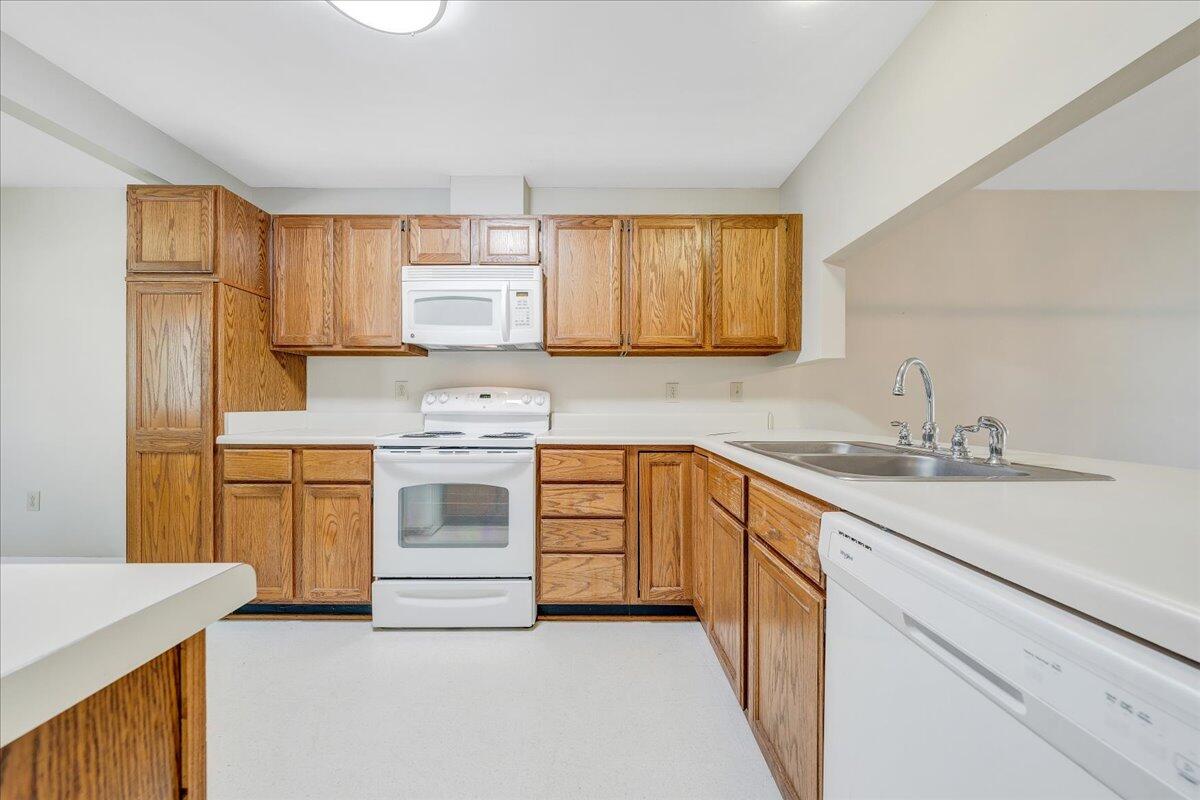 8506 Pine Hurst Cir, Roanoke, Ohio image 9