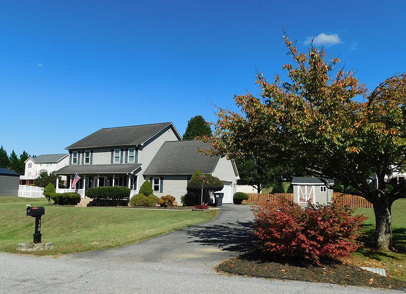 Roanoke, Virginia 24012, United States, 4 Bedrooms Bedrooms, ,3 BathroomsBathrooms,Residential,Active,220374