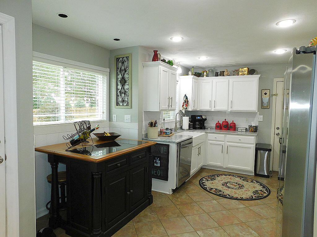 Roanoke, Virginia 24012, United States, 4 Bedrooms Bedrooms, ,3 BathroomsBathrooms,Residential,Active,220374