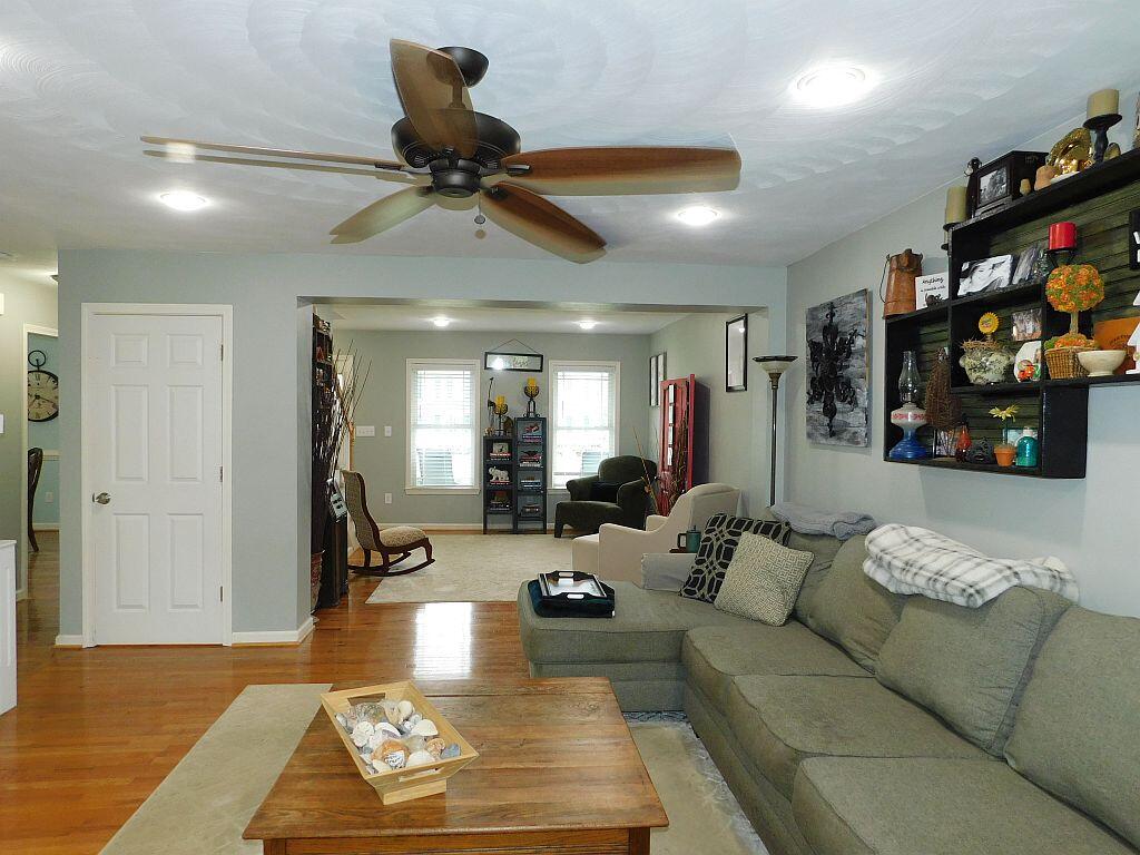 Roanoke, Virginia 24012, United States, 4 Bedrooms Bedrooms, ,3 BathroomsBathrooms,Residential,Active,220374