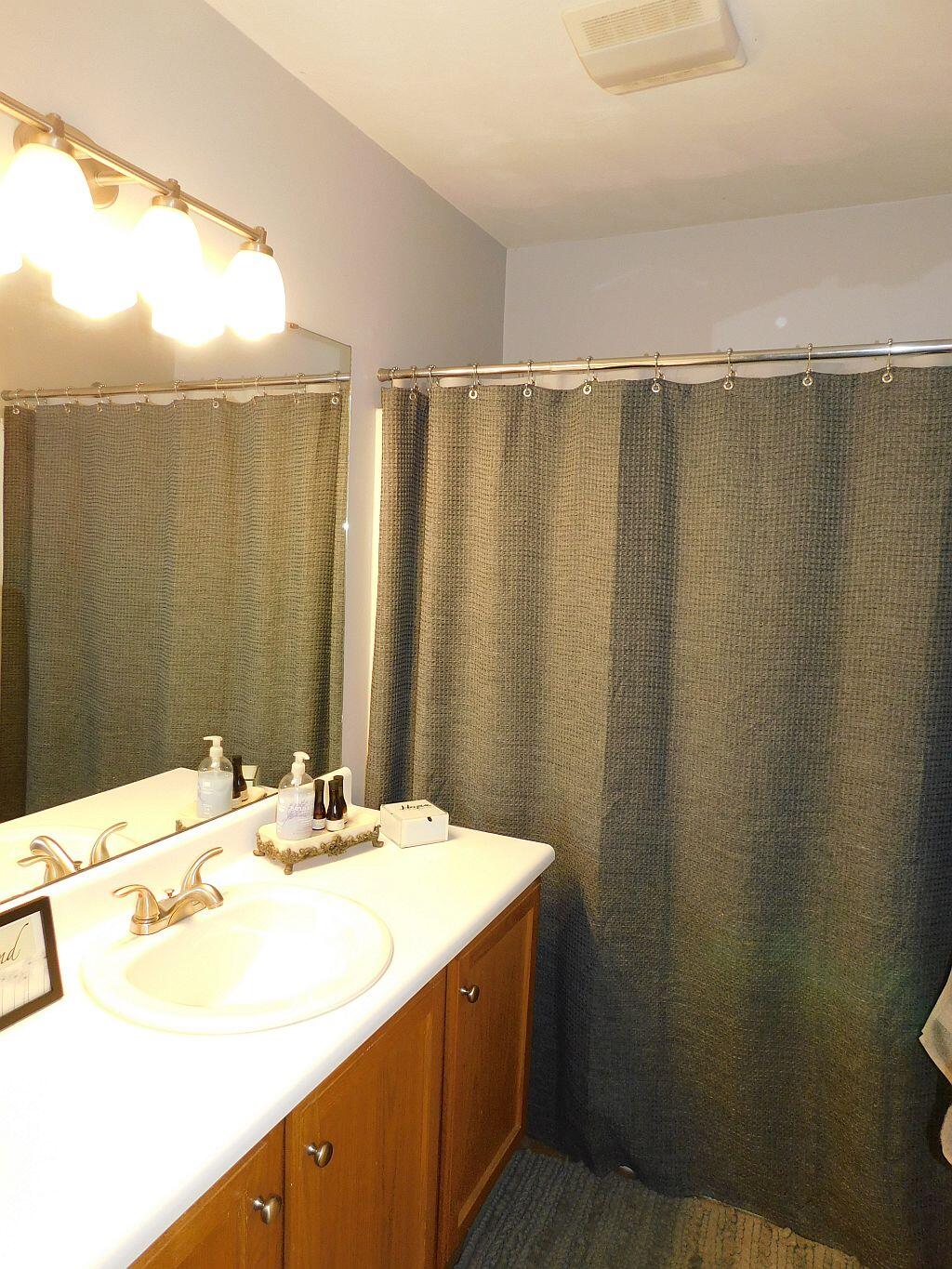 Roanoke, Virginia 24012, United States, 4 Bedrooms Bedrooms, ,3 BathroomsBathrooms,Residential,Active,220374