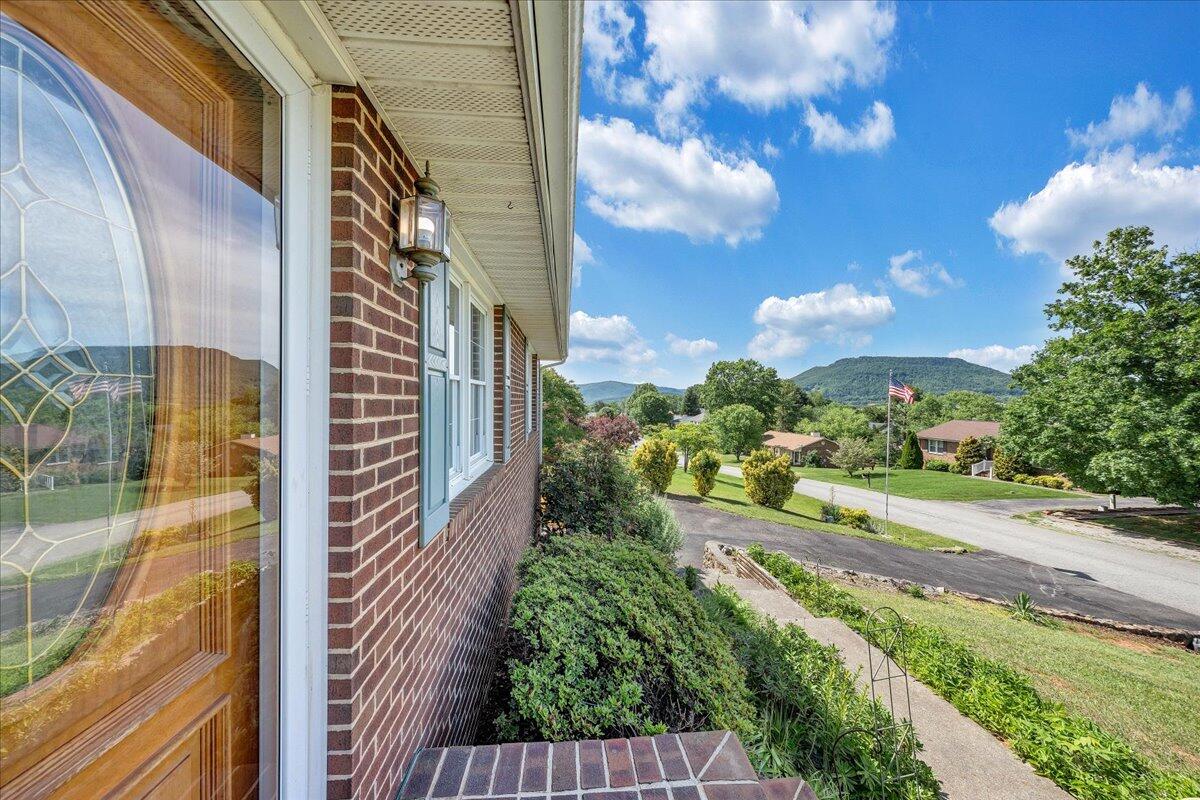 8137 Hunters Trl, Roanoke, Virginia image 11