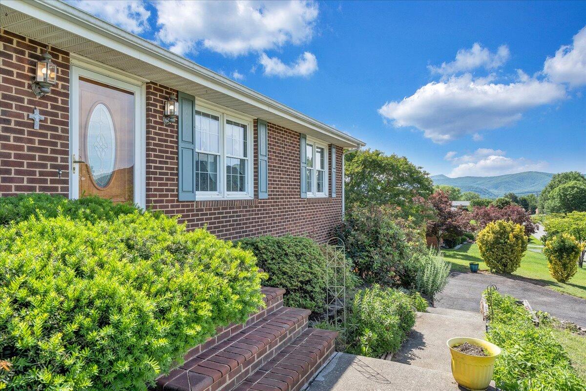 8137 Hunters Trl, Roanoke, Virginia image 7