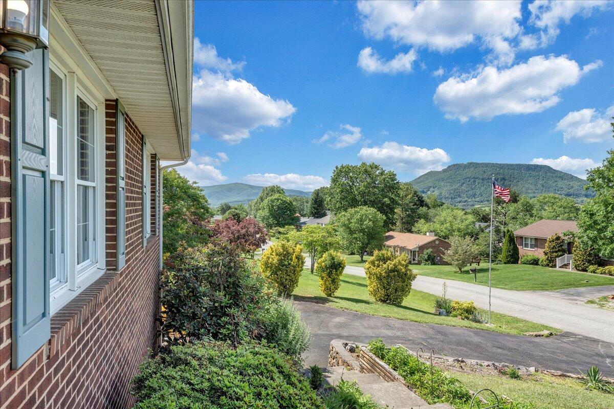 8137 Hunters Trl, Roanoke, Virginia image 4