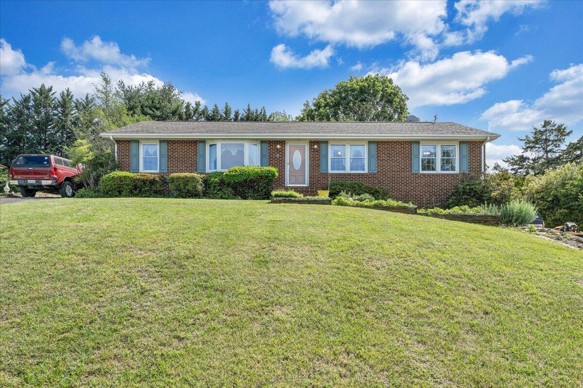 8137 Hunters Trl, Roanoke, Virginia image 1