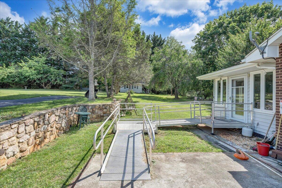 8137 Hunters Trl, Roanoke, Virginia image 6