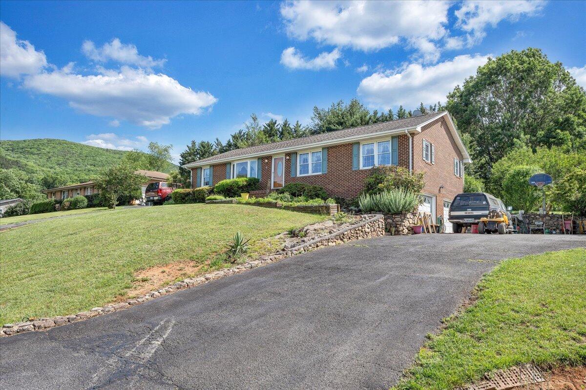 8137 Hunters Trl, Roanoke, Virginia image 42