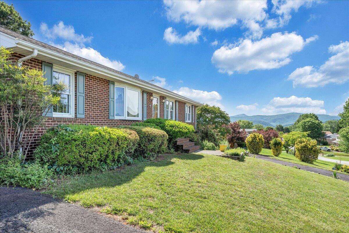 8137 Hunters Trl, Roanoke, Virginia image 12