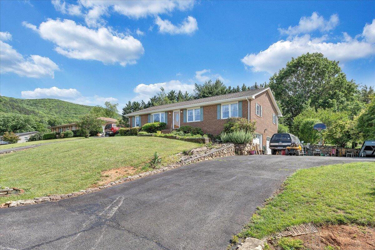 8137 Hunters Trl, Roanoke, Virginia image 43