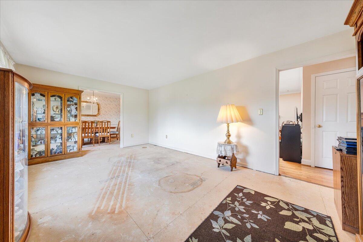 8137 Hunters Trl, Roanoke, Virginia image 15