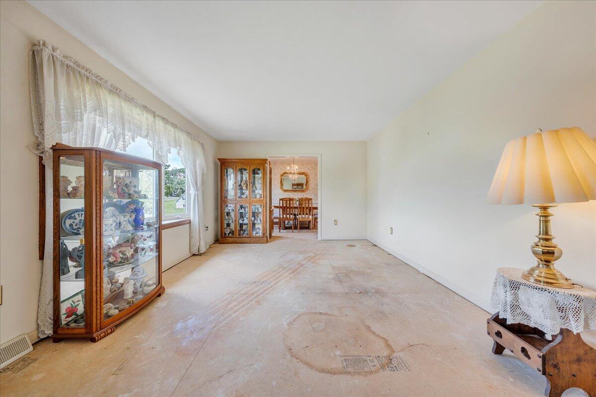8137 Hunters Trl, Roanoke, Virginia image 13