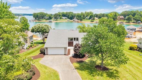 Homes For Sale - 2810 Waters Edge Dr<br/> Penhook, VA 24137