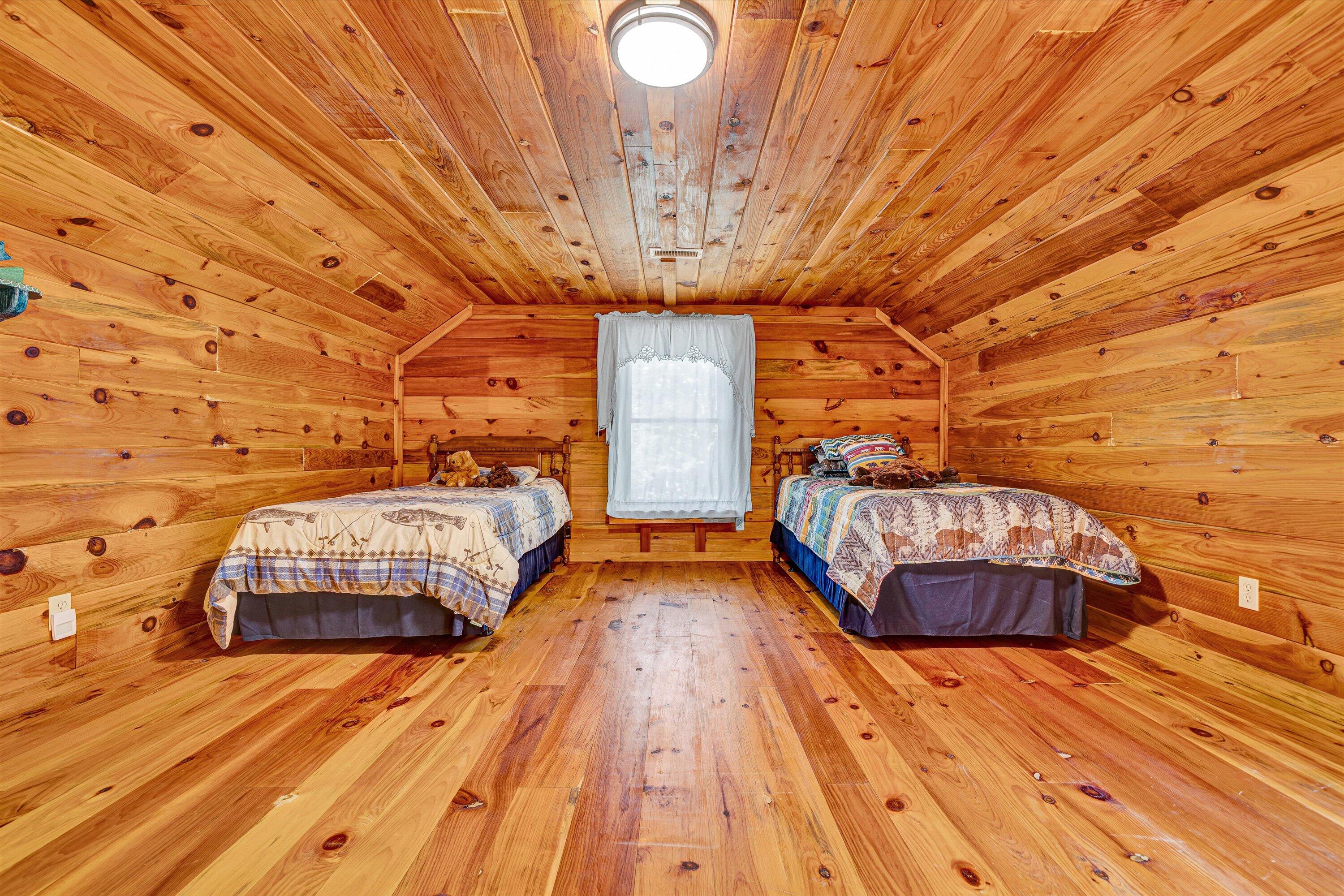 Moneta, Virginia 24121, United States, 4 Bedrooms Bedrooms, ,4 BathroomsBathrooms,Residential,Pending,143572