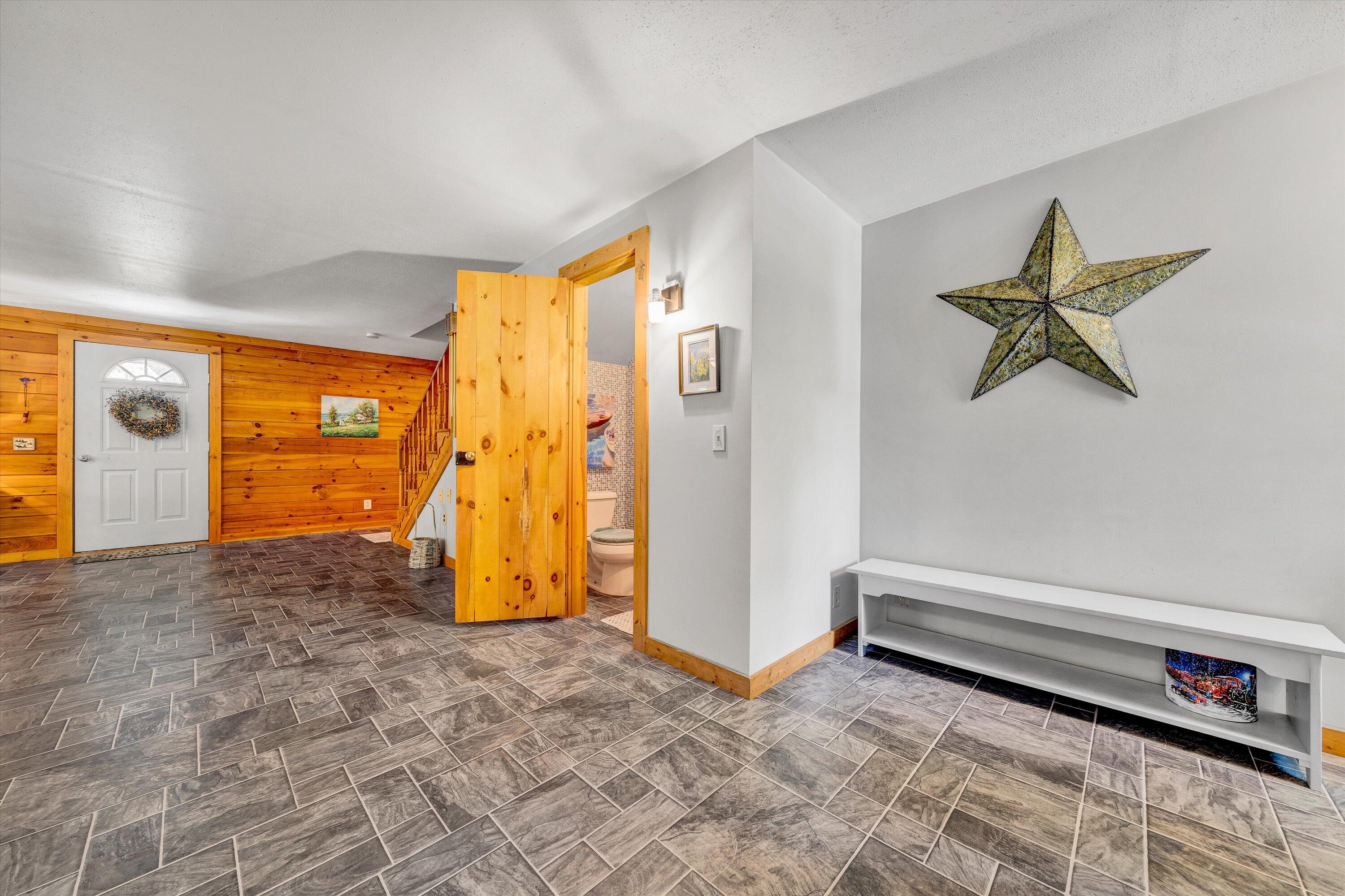 Moneta, Virginia 24121, United States, 4 Bedrooms Bedrooms, ,4 BathroomsBathrooms,Residential,Pending,143572