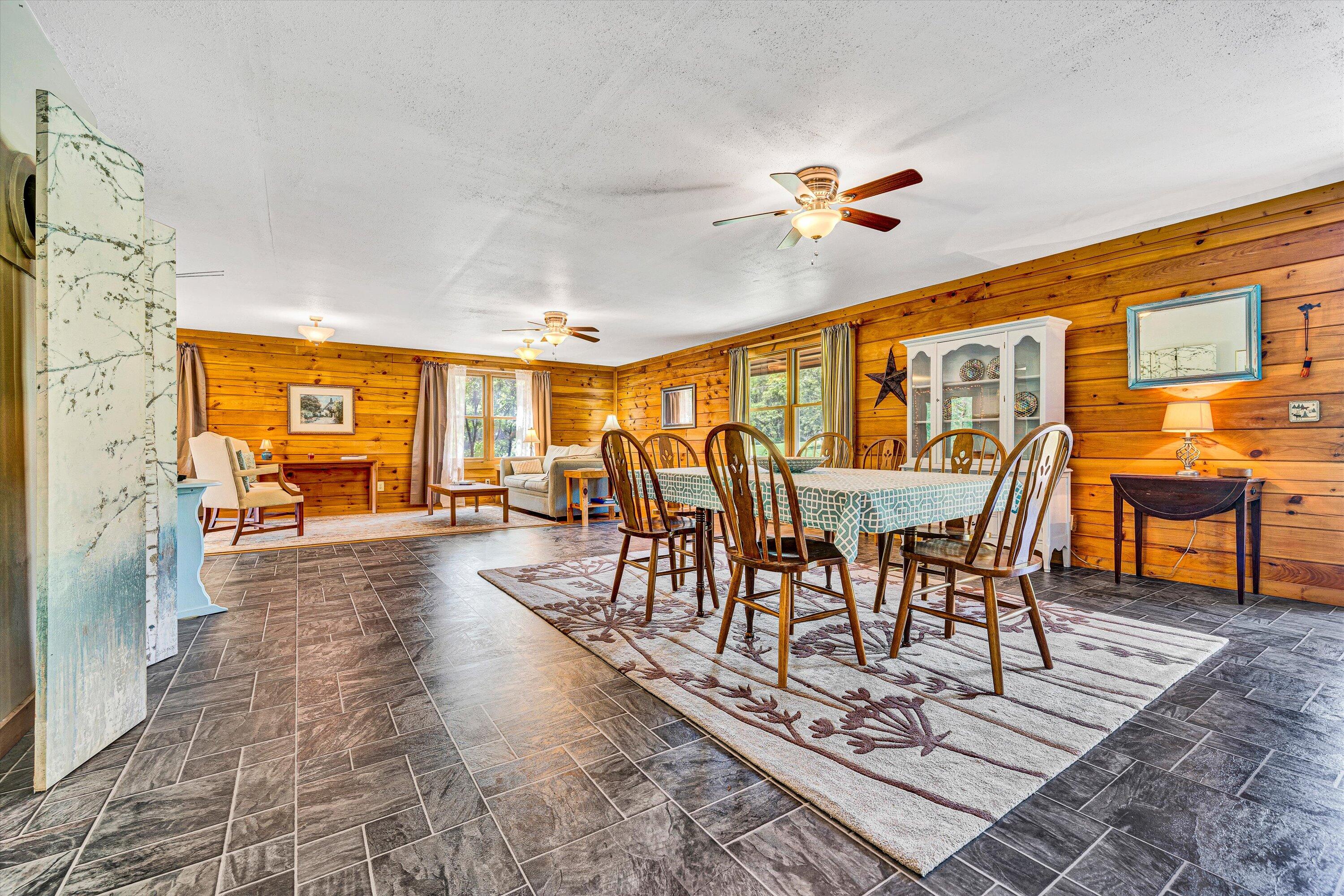 Moneta, Virginia 24121, United States, 4 Bedrooms Bedrooms, ,4 BathroomsBathrooms,Residential,Pending,143572