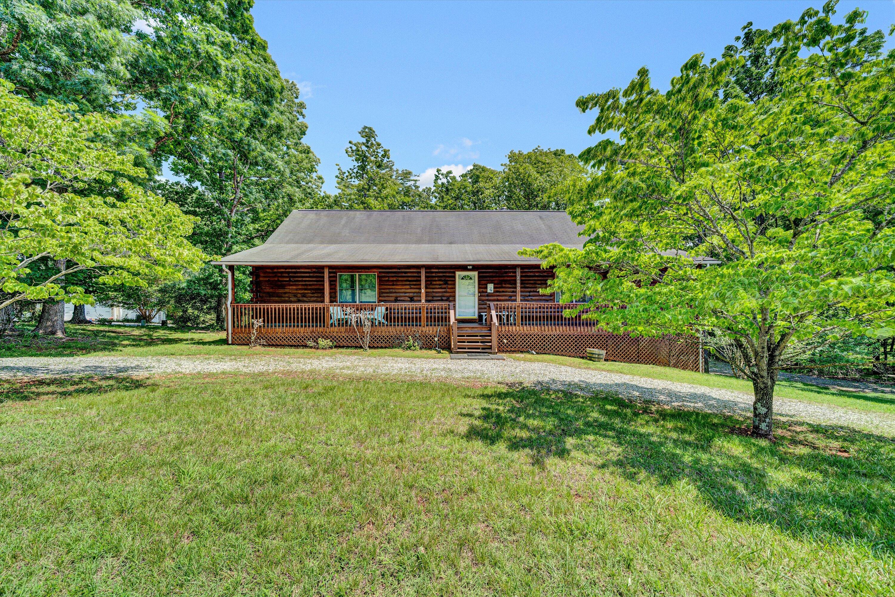 Moneta, Virginia 24121, United States, 4 Bedrooms Bedrooms, ,4 BathroomsBathrooms,Residential,Pending,143572