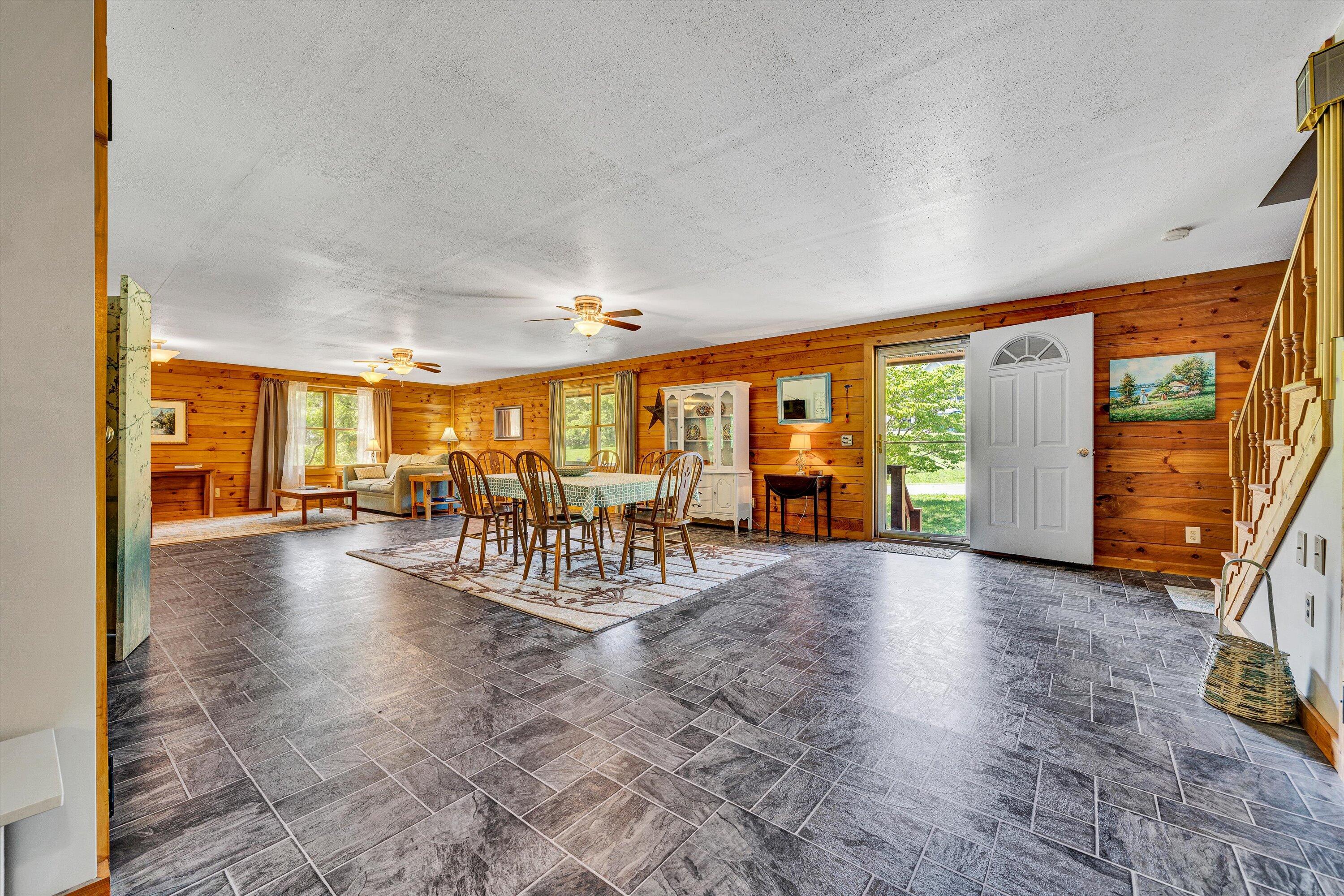 Moneta, Virginia 24121, United States, 4 Bedrooms Bedrooms, ,4 BathroomsBathrooms,Residential,Pending,143572