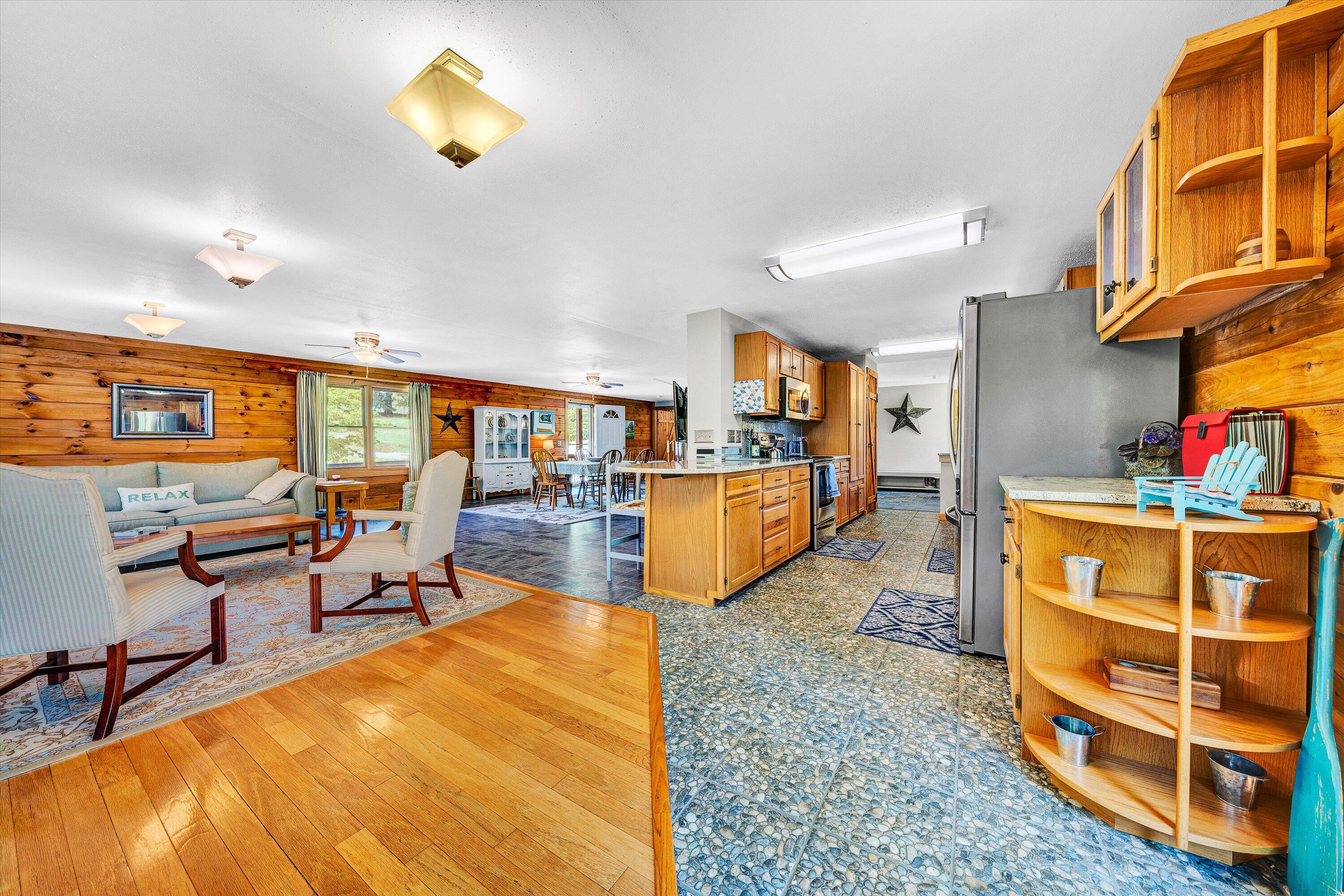 Moneta, Virginia 24121, United States, 4 Bedrooms Bedrooms, ,4 BathroomsBathrooms,Residential,Pending,143572