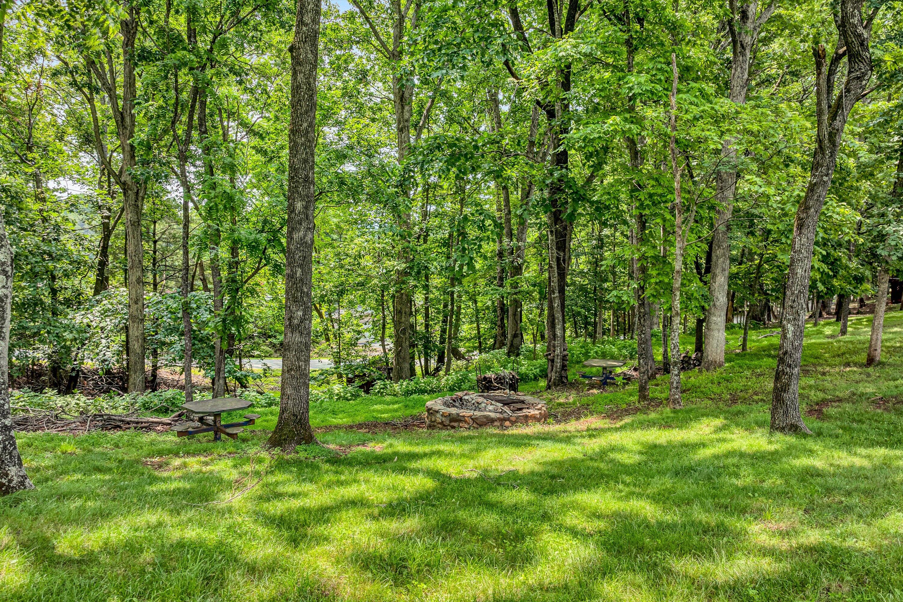 Moneta, Virginia 24121, United States, 4 Bedrooms Bedrooms, ,4 BathroomsBathrooms,Residential,Pending,143572