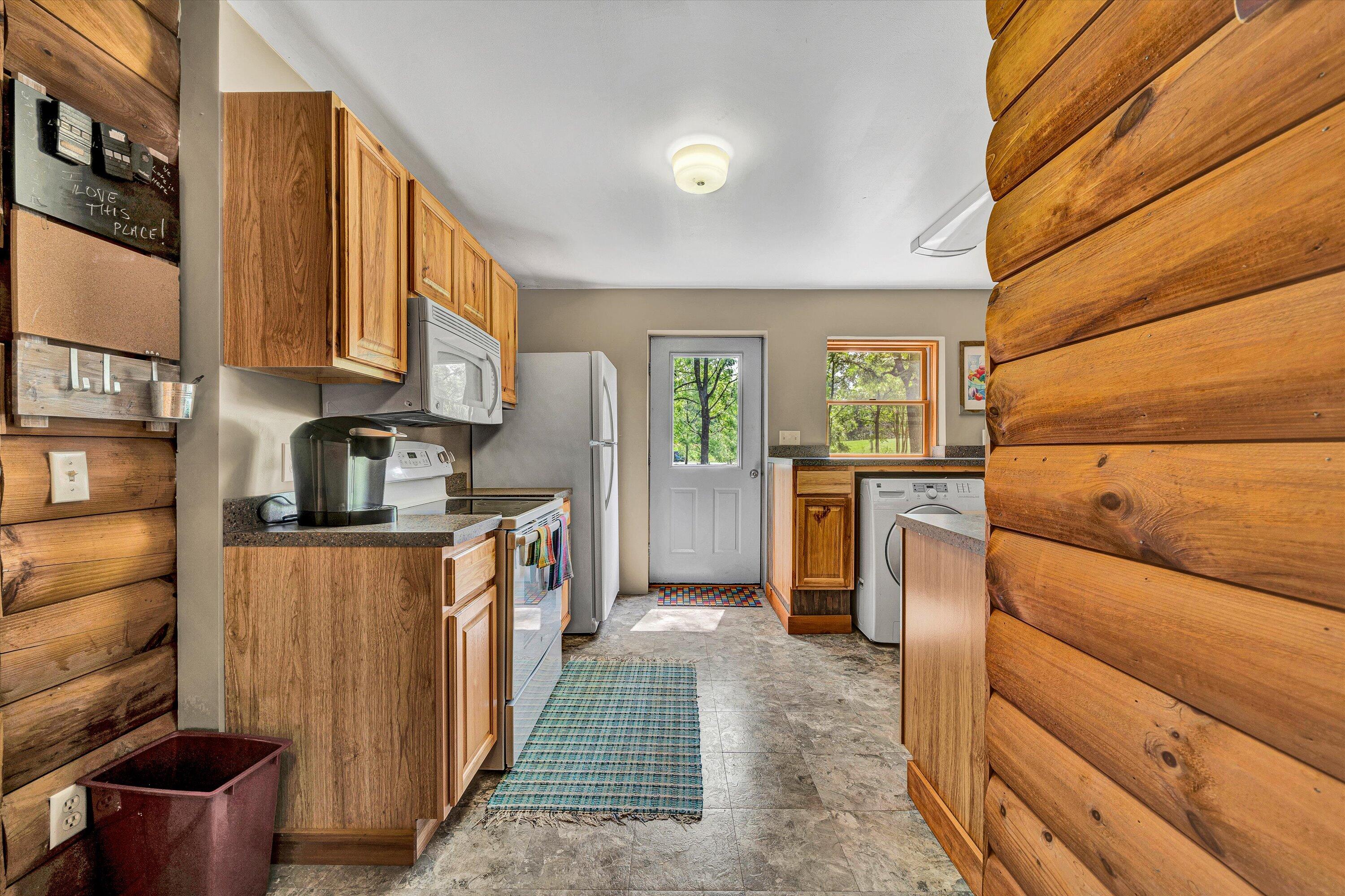 Moneta, Virginia 24121, United States, 4 Bedrooms Bedrooms, ,4 BathroomsBathrooms,Residential,Pending,143572