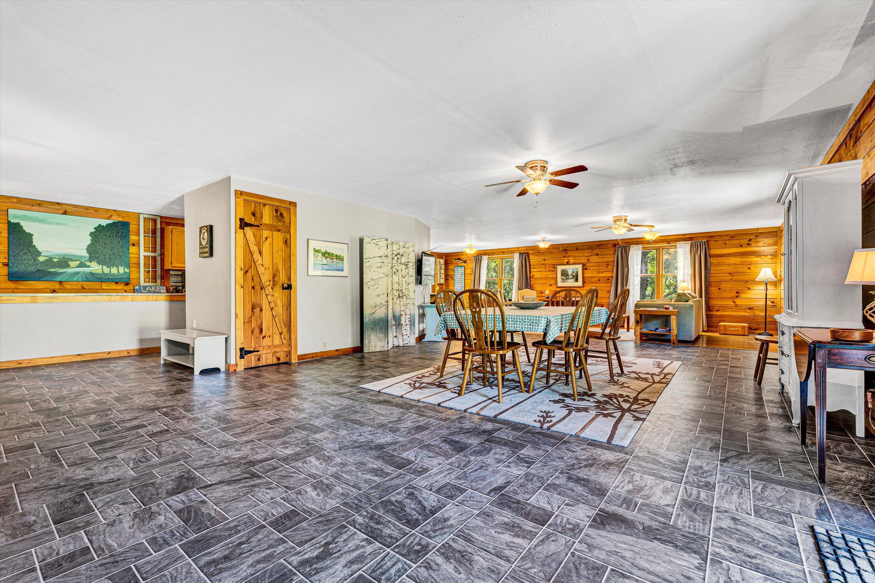 Moneta, Virginia 24121, United States, 4 Bedrooms Bedrooms, ,4 BathroomsBathrooms,Residential,Pending,143572