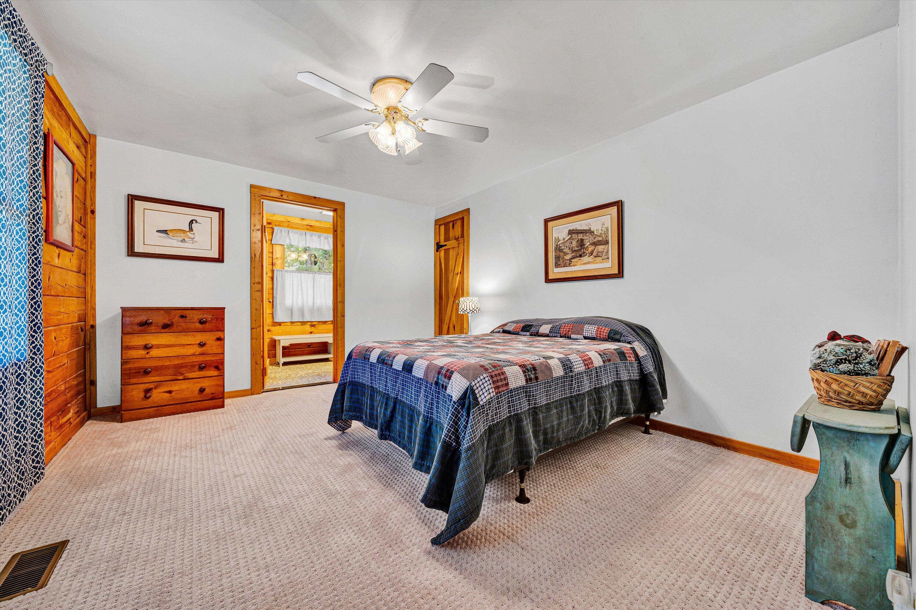 Moneta, Virginia 24121, United States, 4 Bedrooms Bedrooms, ,4 BathroomsBathrooms,Residential,Pending,143572