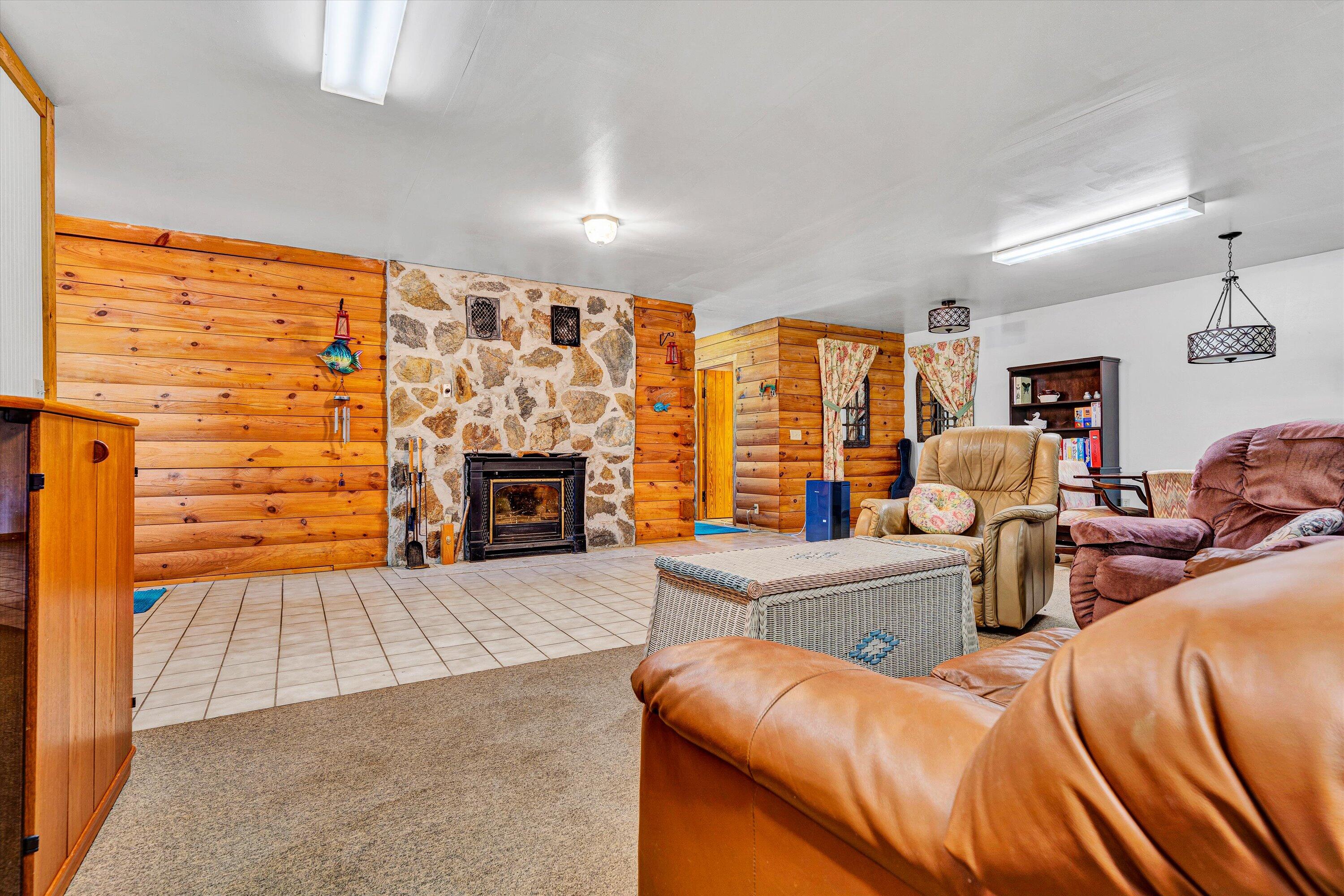 Moneta, Virginia 24121, United States, 4 Bedrooms Bedrooms, ,4 BathroomsBathrooms,Residential,Pending,143572