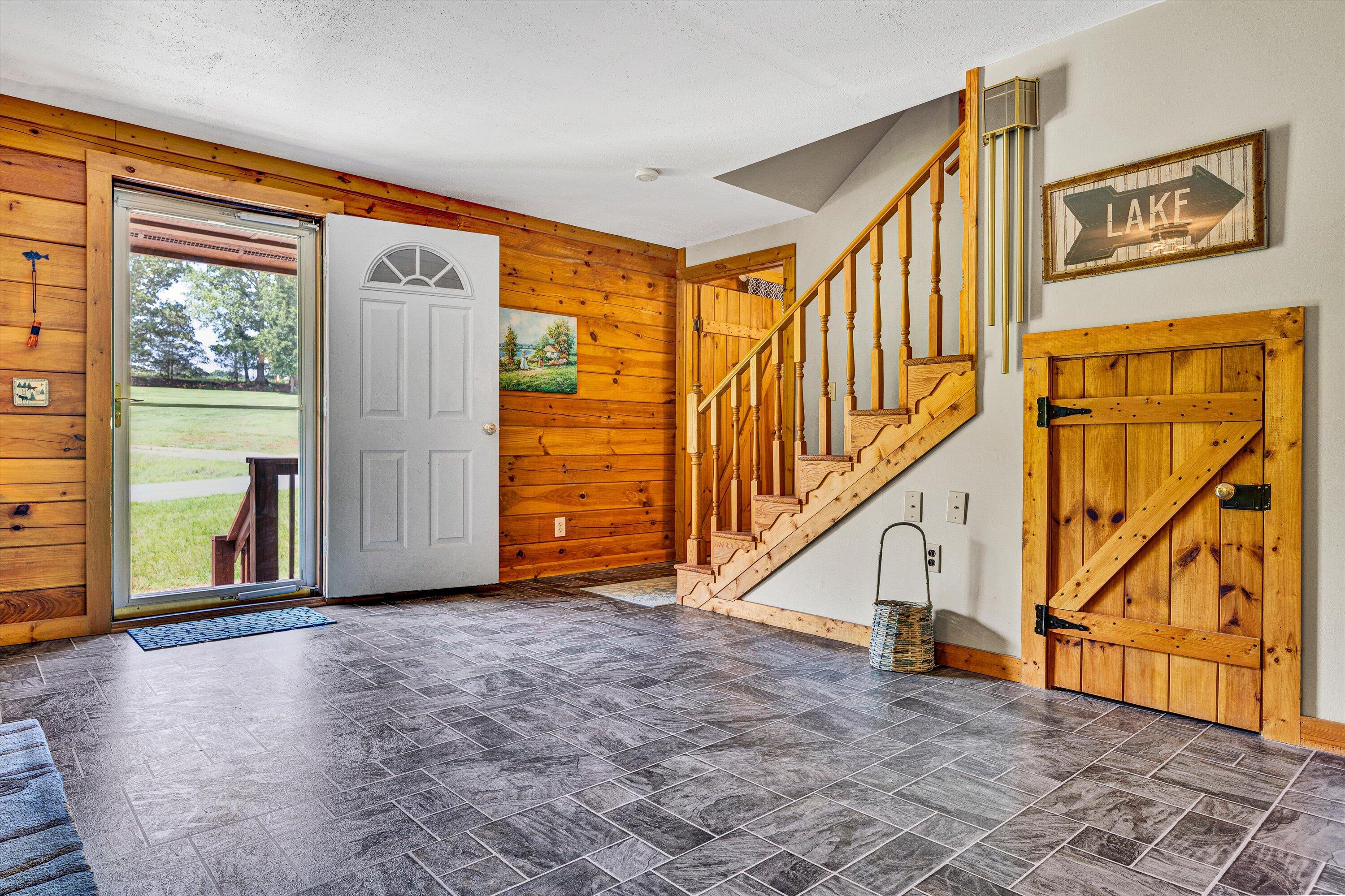 Moneta, Virginia 24121, United States, 4 Bedrooms Bedrooms, ,4 BathroomsBathrooms,Residential,Pending,143572