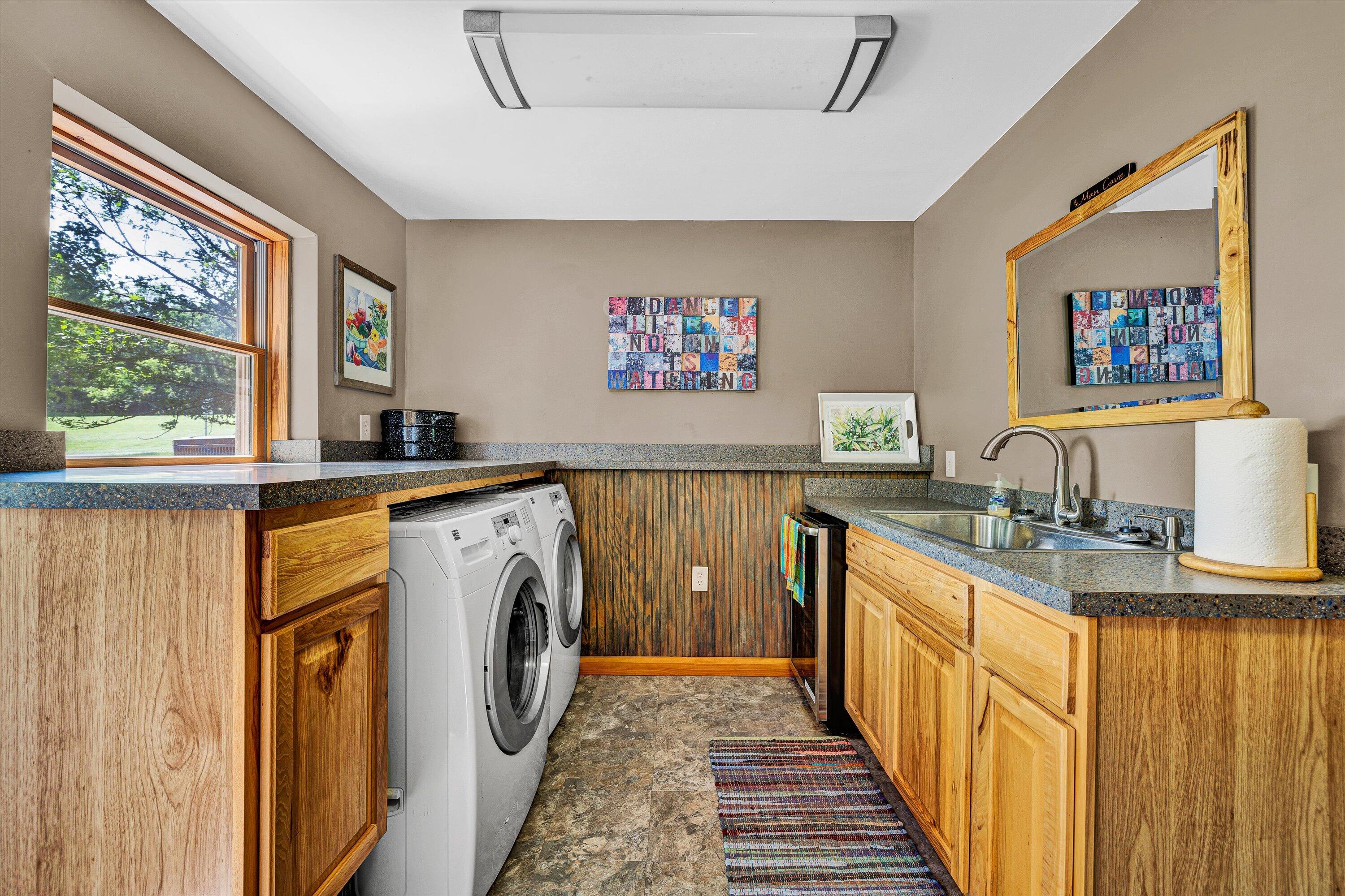 Moneta, Virginia 24121, United States, 4 Bedrooms Bedrooms, ,4 BathroomsBathrooms,Residential,Pending,143572