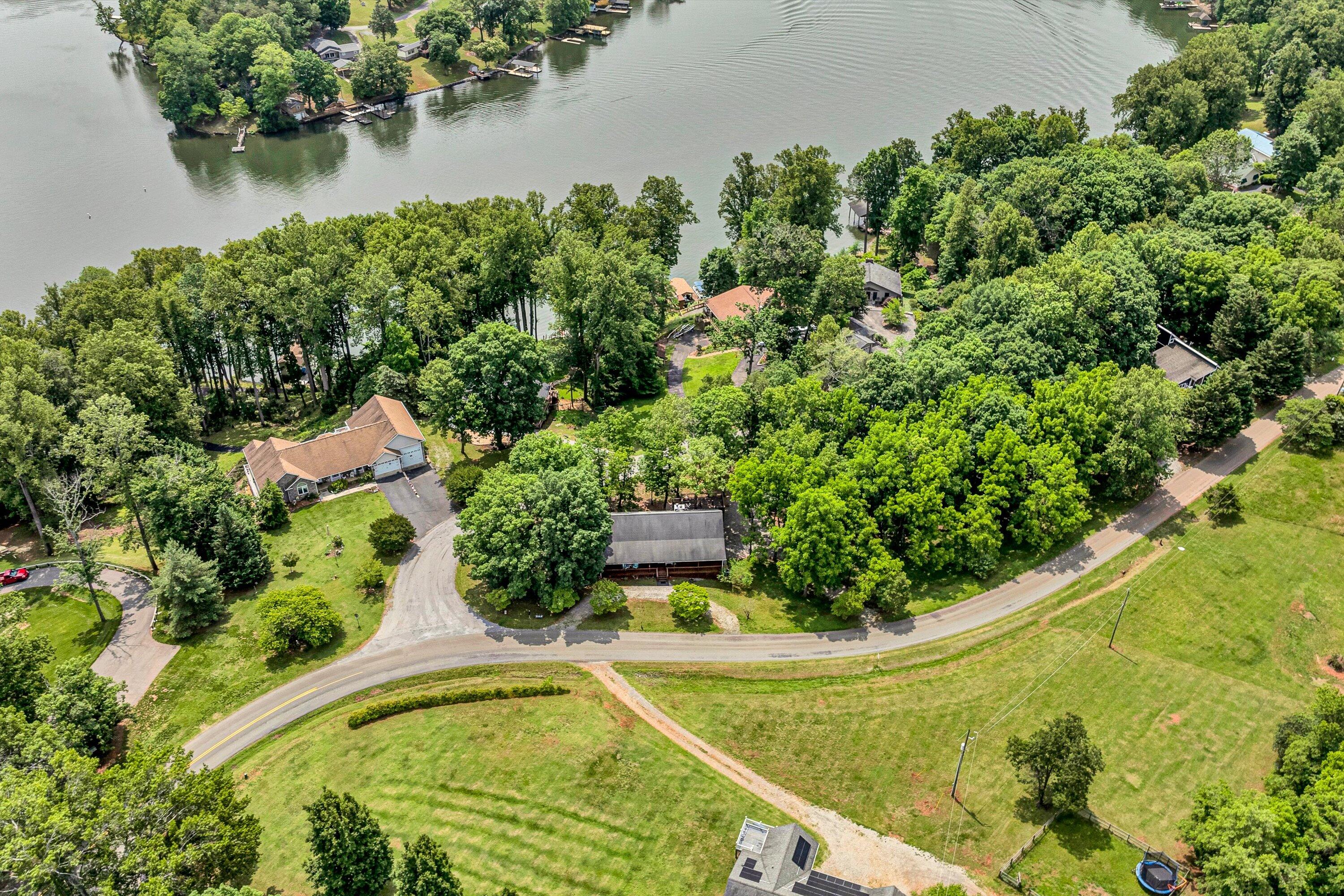 Moneta, Virginia 24121, United States, 4 Bedrooms Bedrooms, ,4 BathroomsBathrooms,Residential,Pending,143572