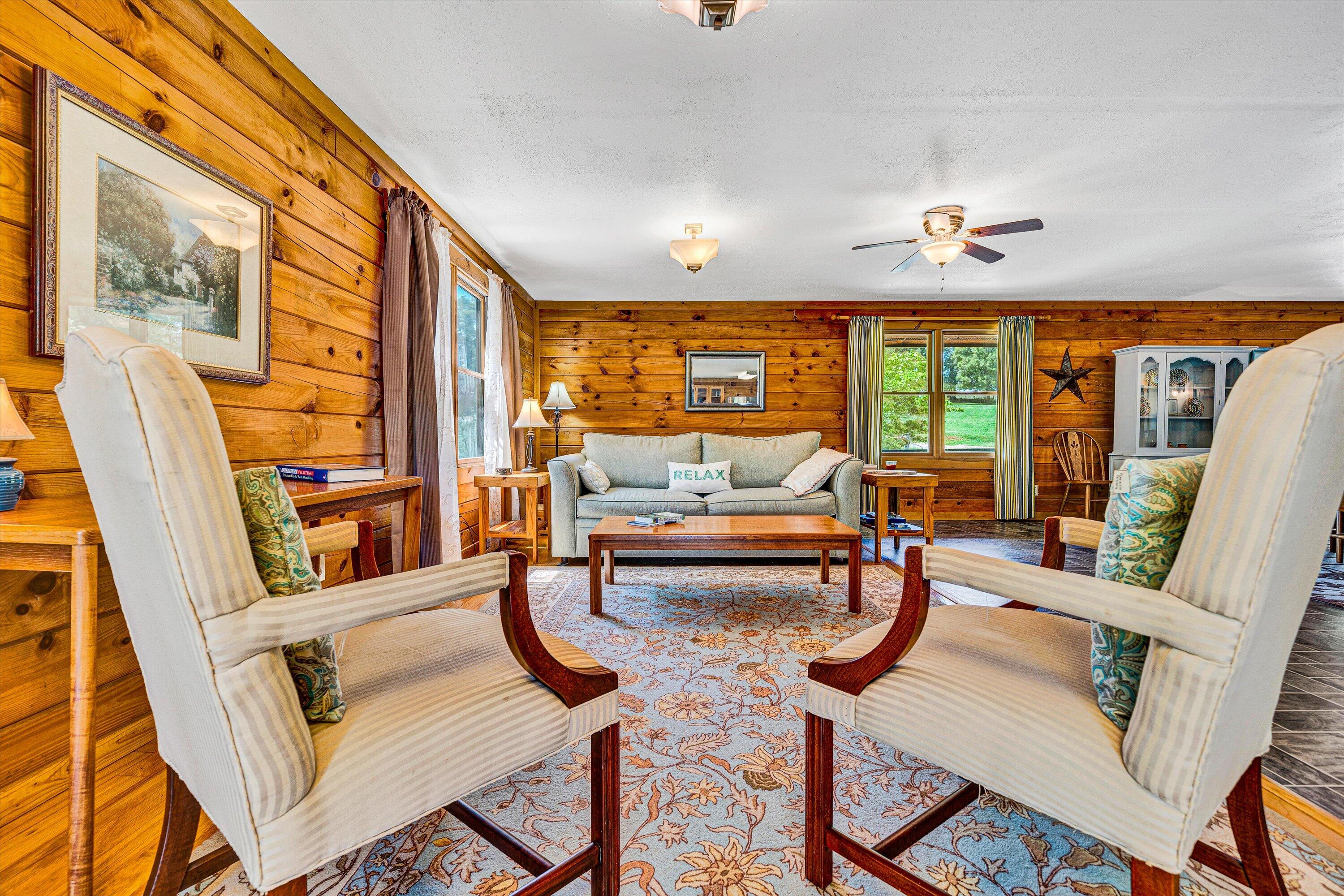 Moneta, Virginia 24121, United States, 4 Bedrooms Bedrooms, ,4 BathroomsBathrooms,Residential,Pending,143572