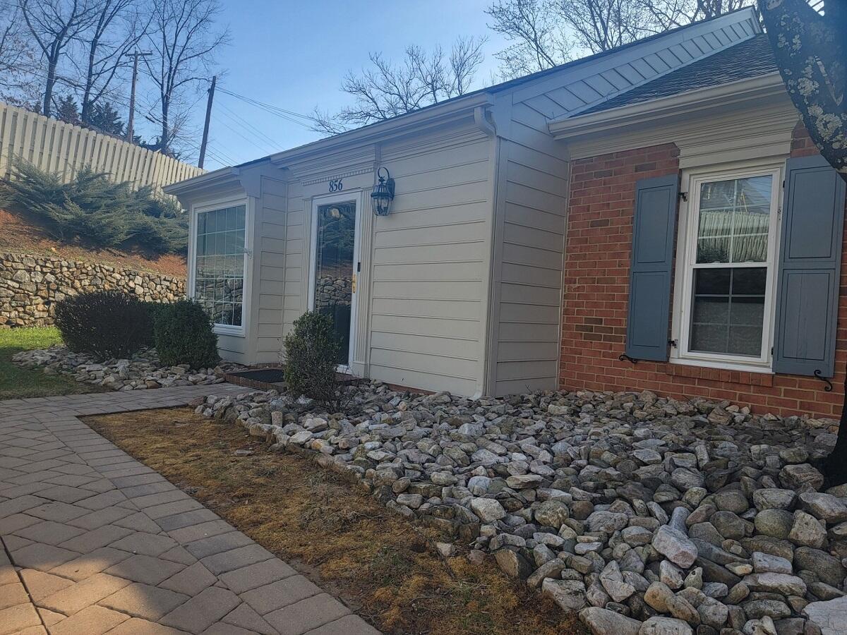 856 Stonegate Ct, Salem, Virginia image 1