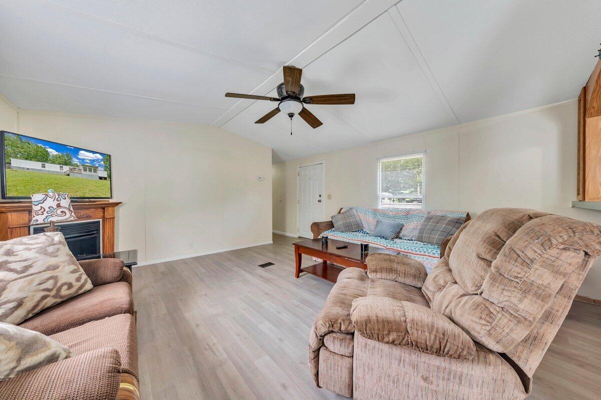 2028 Twin Peaks Dr, Bedford, Virginia image 6