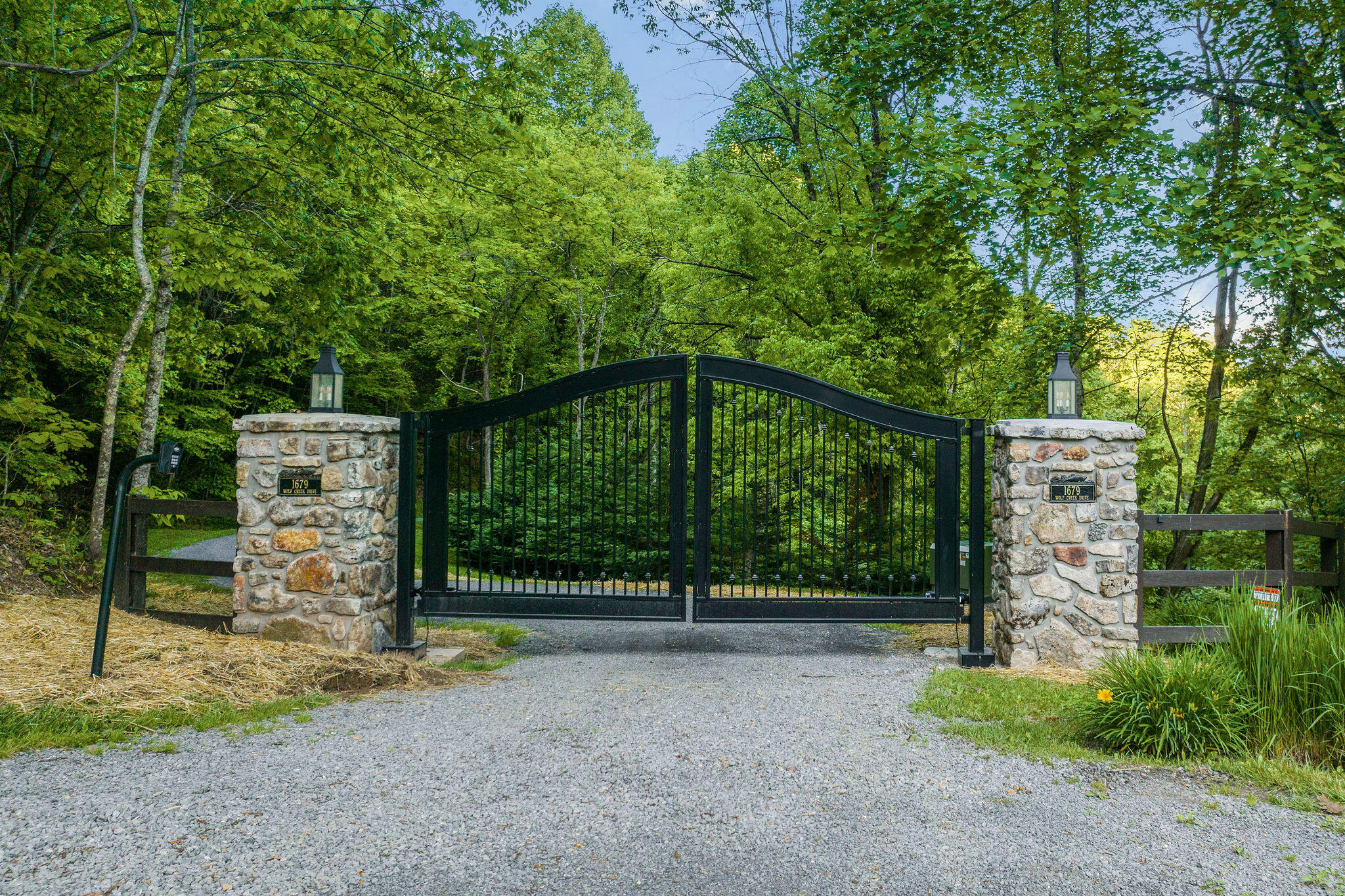 1679 Wolf Creek Dr, Tazewell, Virginia image 2
