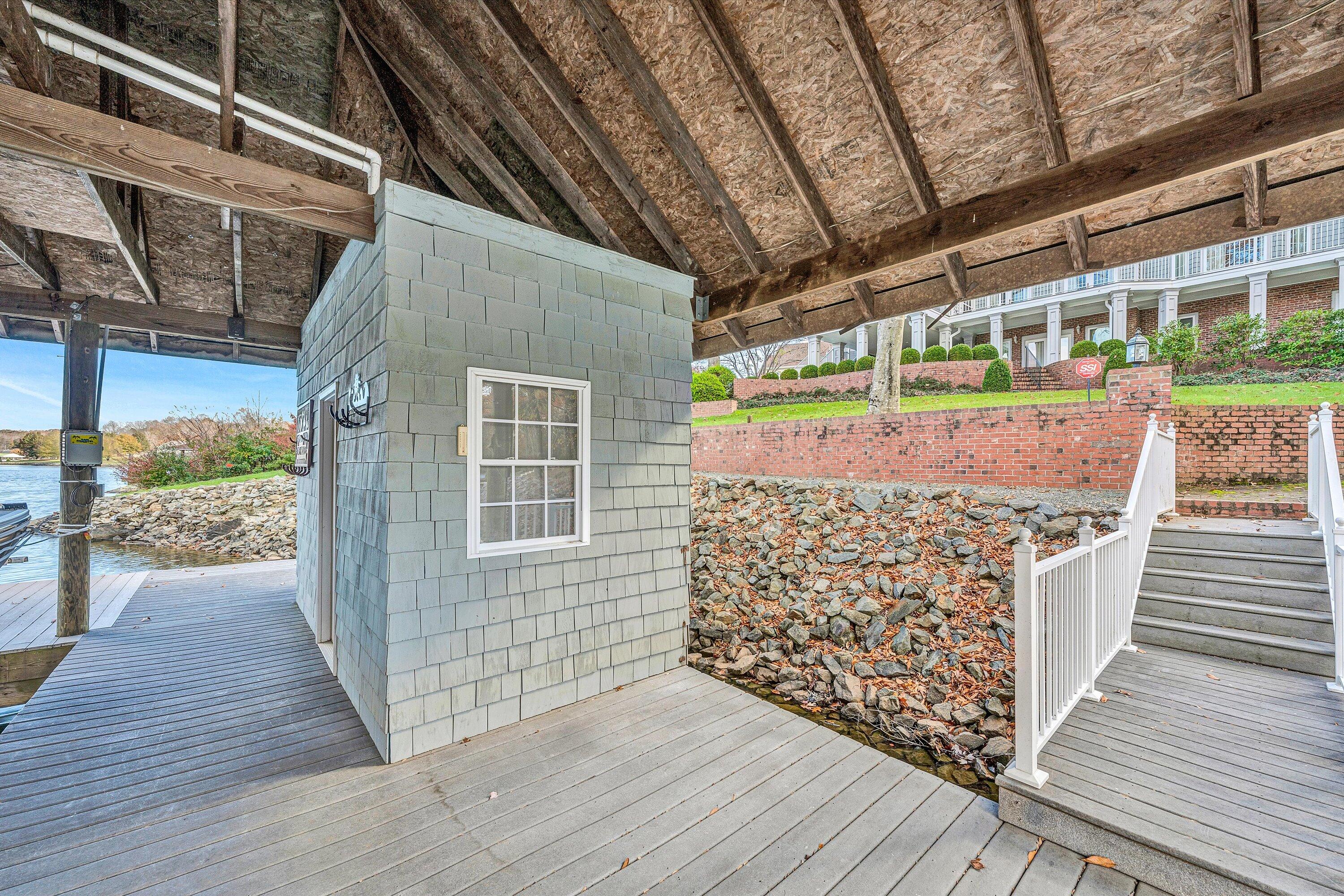 Union Hall, Virginia 24176, United States, 5 Bedrooms Bedrooms, ,6 BathroomsBathrooms,Residential,Active,45158