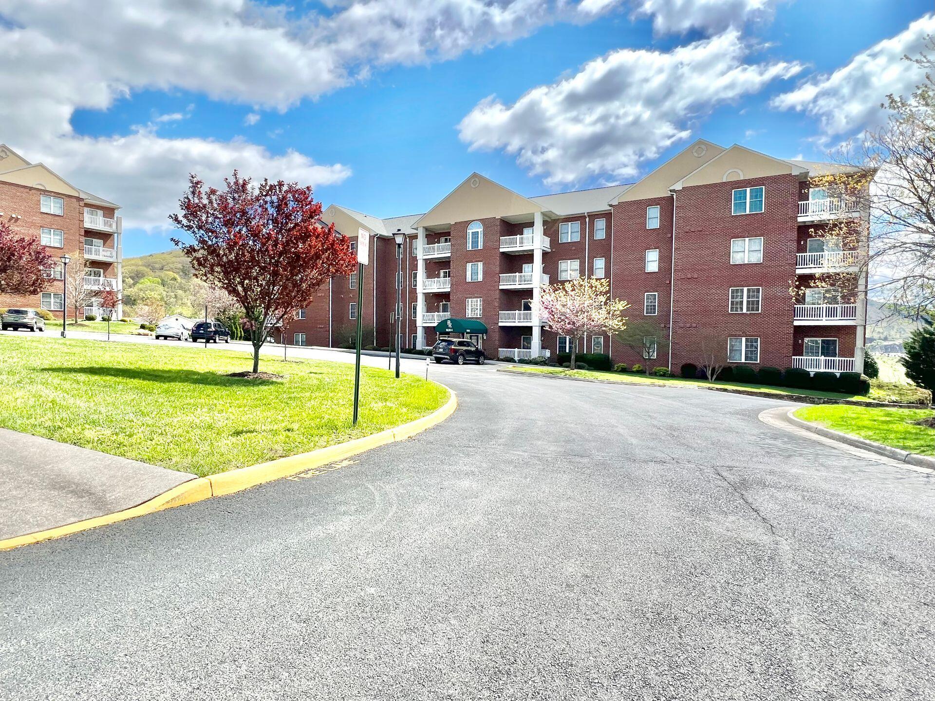 4448 Pheasant Ridge Rd #305, Roanoke, Virginia image 2