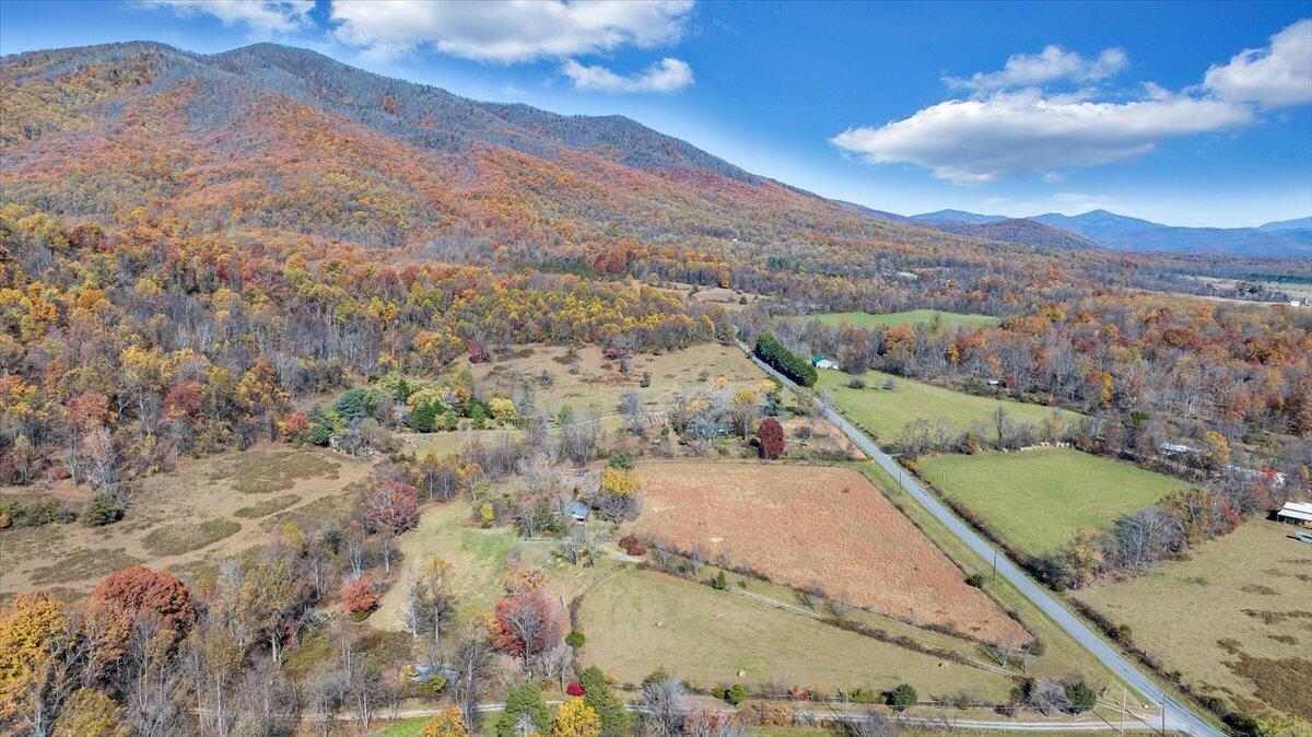 Big Island, Virginia 24526, United States, 2 Bedrooms Bedrooms, ,1 BathroomBathrooms,Residential,Pending,241567