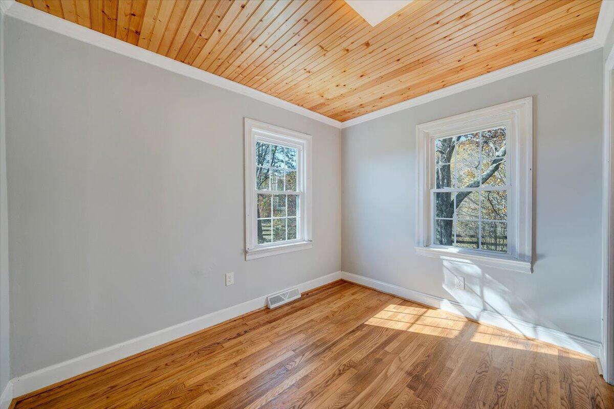 Big Island, Virginia 24526, United States, 2 Bedrooms Bedrooms, ,1 BathroomBathrooms,Residential,Pending,241567