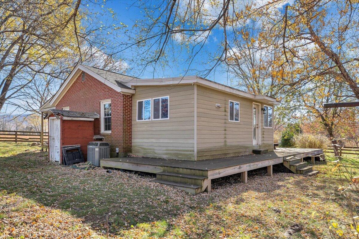 Big Island, Virginia 24526, United States, 2 Bedrooms Bedrooms, ,1 BathroomBathrooms,Residential,Pending,241567