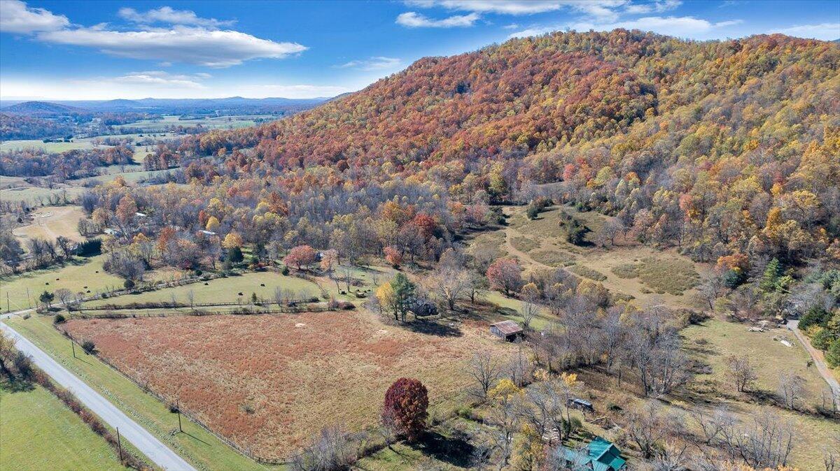 Big Island, Virginia 24526, United States, 2 Bedrooms Bedrooms, ,1 BathroomBathrooms,Residential,Pending,241567