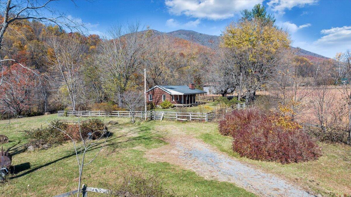 Big Island, Virginia 24526, United States, 2 Bedrooms Bedrooms, ,1 BathroomBathrooms,Residential,Pending,241567