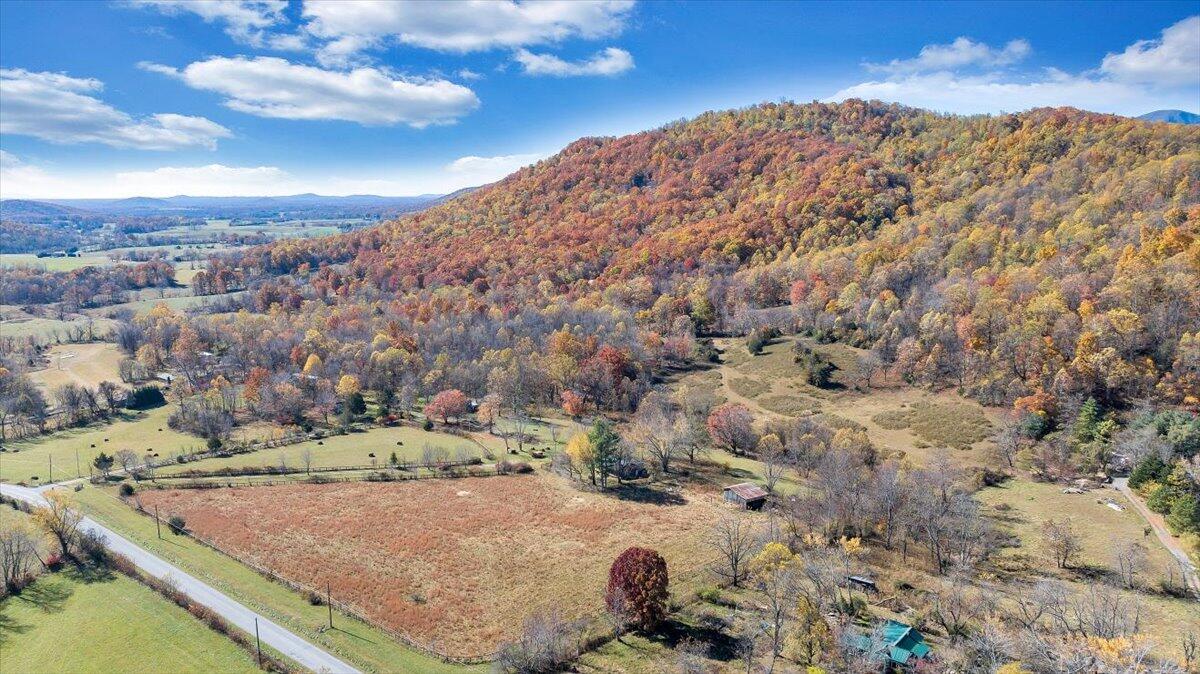 Big Island, Virginia 24526, United States, 2 Bedrooms Bedrooms, ,1 BathroomBathrooms,Residential,Pending,241567