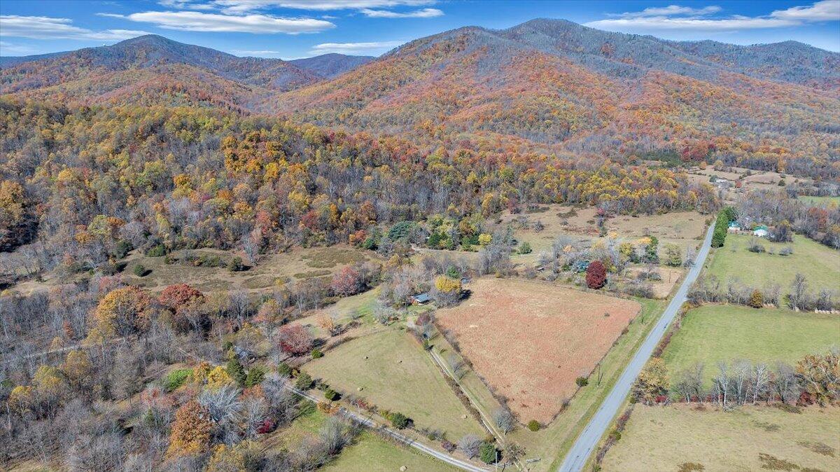 Big Island, Virginia 24526, United States, 2 Bedrooms Bedrooms, ,1 BathroomBathrooms,Residential,Pending,241567