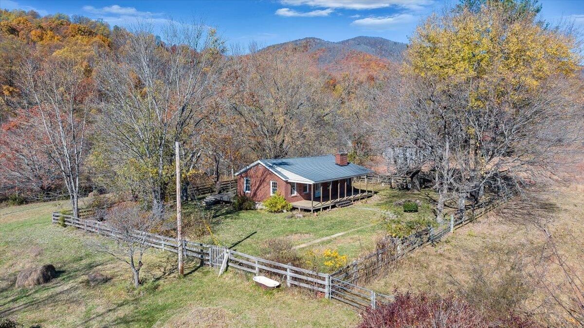 Big Island, Virginia 24526, United States, 2 Bedrooms Bedrooms, ,1 BathroomBathrooms,Residential,Pending,241567