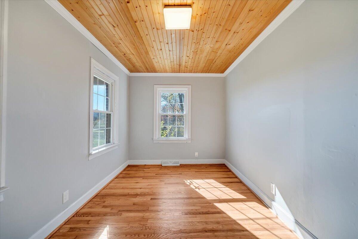 Big Island, Virginia 24526, United States, 2 Bedrooms Bedrooms, ,1 BathroomBathrooms,Residential,Pending,241567