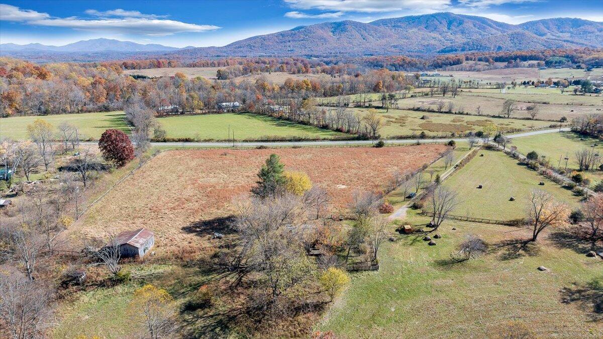 Big Island, Virginia 24526, United States, 2 Bedrooms Bedrooms, ,1 BathroomBathrooms,Residential,Pending,241567