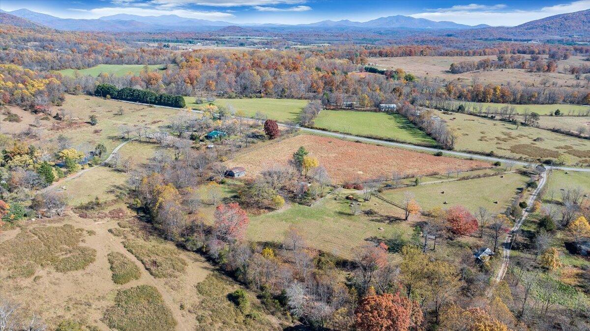 Big Island, Virginia 24526, United States, 2 Bedrooms Bedrooms, ,1 BathroomBathrooms,Residential,Pending,241567