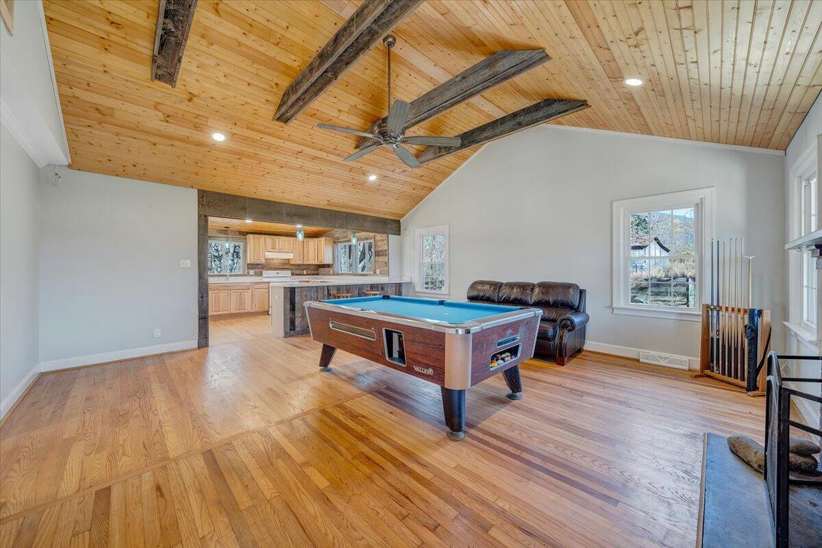 Big Island, Virginia 24526, United States, 2 Bedrooms Bedrooms, ,1 BathroomBathrooms,Residential,Pending,241567