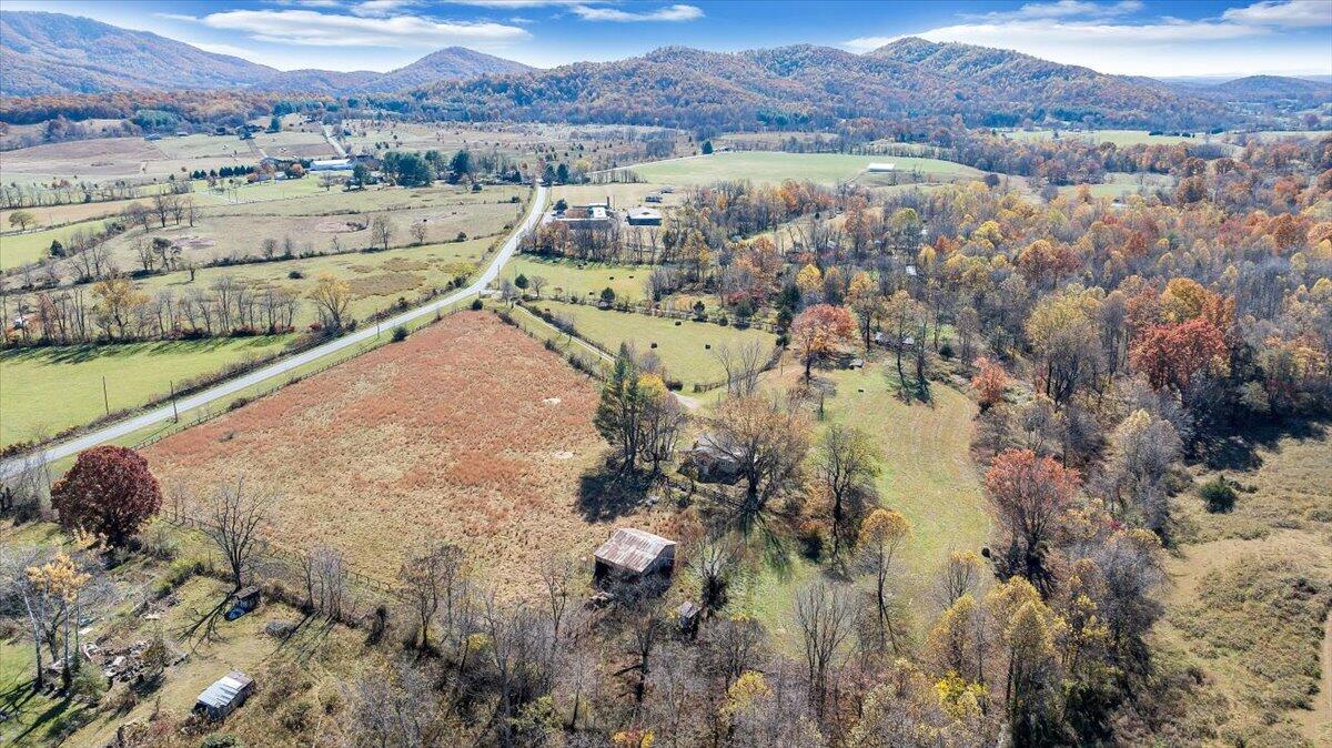 Big Island, Virginia 24526, United States, 2 Bedrooms Bedrooms, ,1 BathroomBathrooms,Residential,Pending,241567