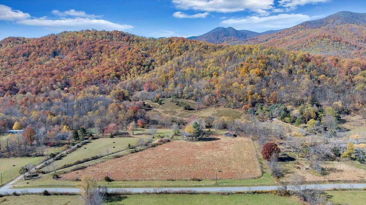 Big Island, Virginia 24526, United States, 2 Bedrooms Bedrooms, ,1 BathroomBathrooms,Residential,Pending,241567